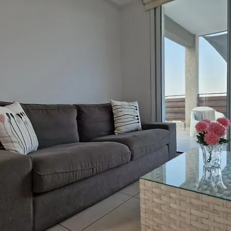 Kalifi Pool Паралимни