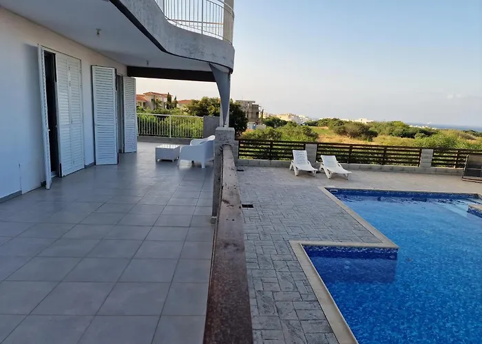 Kalifi Pool דירה פאראלימני