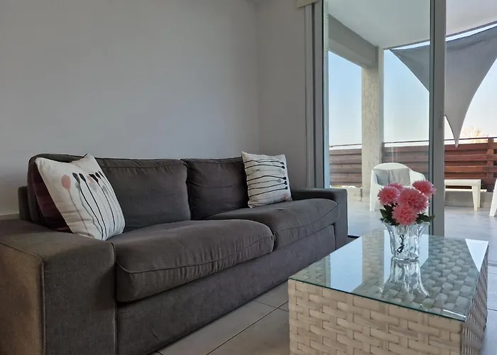 Kalifi Pool Paralimni